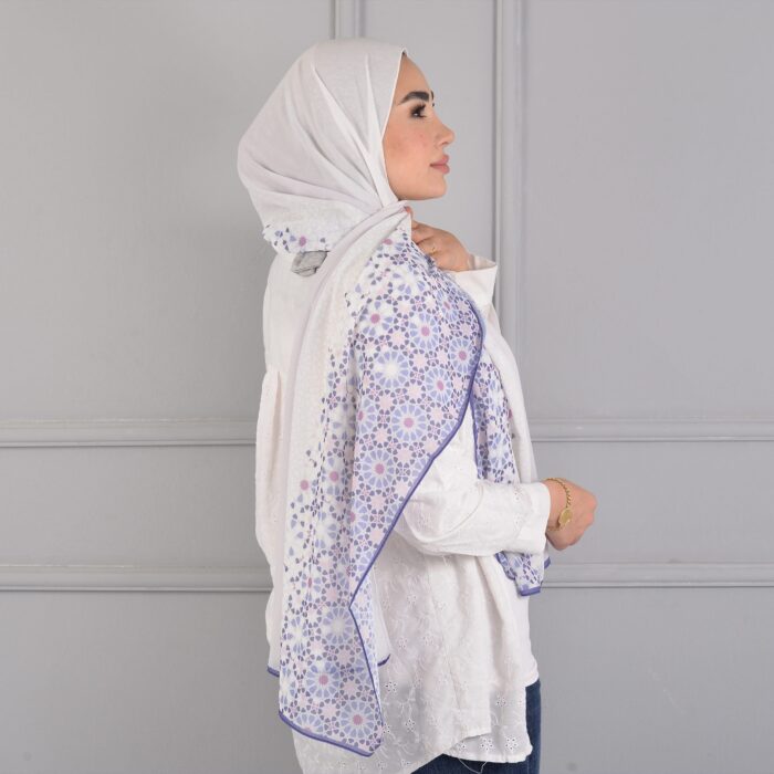 ‏Hijab imprimé en crêpe - Arabesques d'Orient (Collection Mystères d'Orient) – Image 2
