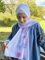 Hijab imprimé en crêpe – Jardin Secret (collection Fleurs de Printemps) – Image 2