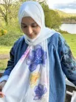 Hijab imprimé en crêpe - Éclosion Majestueuse (collection Fleurs de Printemps) – Image 2