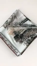 Hijab Carré en satin aux motifs fleuris – Nature Orientale – Image 4