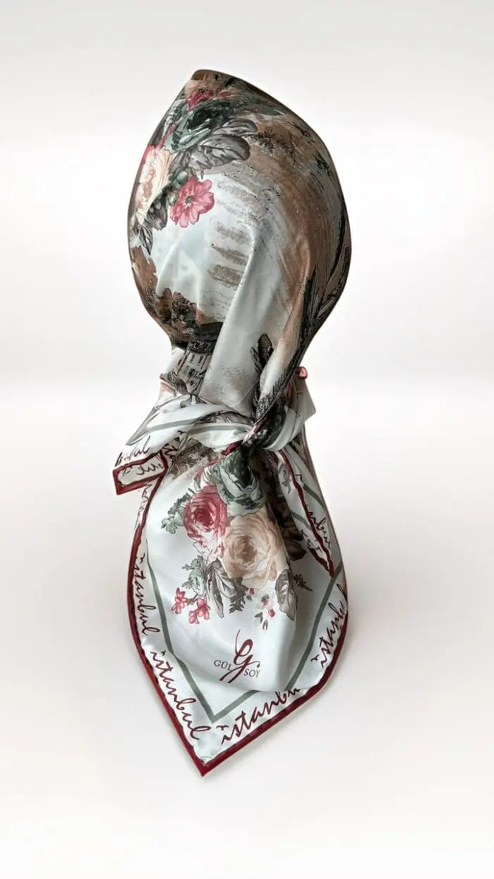 Hijab Carré en satin aux motifs fleuris – Nature Orientale – Image 2