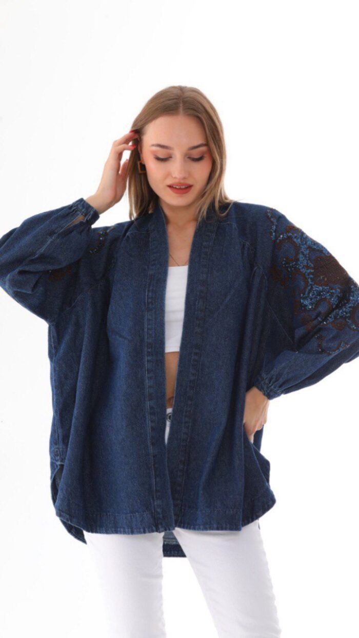 Cardigan long en denim bleu brodé – Reflet d'Océan  – Collection Harmonie – Image 4