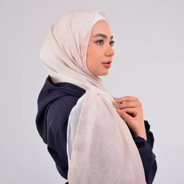 Hijab imprimé en crêpe – Éclats de Sable ( collection Sable du désert) – Image 2