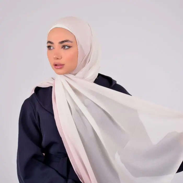 Hijab imprimé en crêpe – Dune d’Ivoire (collection Sable du désert) – Image 2