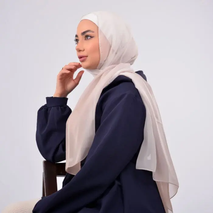 Hijab imprimé en crêpe – Brise de Sable (collection Sable du désert) – Image 2