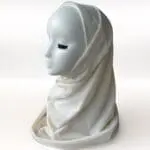 Hijab 2 pièces en lycra crème avec dentelle, élégant et confortable, idéal pour un maintien parfait et une touche raffinée. Vendu par Belle et Voilée. Fabrication syrienne.