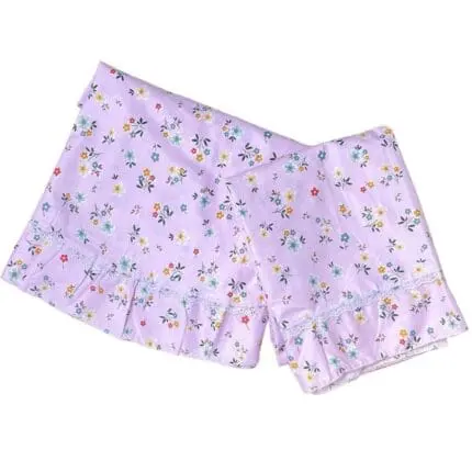 Tenue de prière femme jaune clair avec motifs rose. De Belle et Voilée, fabriqué en Syrie.