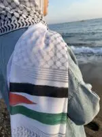 Hijab imprimé en crêpe - Espoir de Palestine (Collection les Peuples Libres) – Image 3