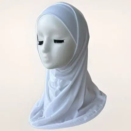 Hijab 2 pièces en coton blanc, élégant et confortable, idéal pour un maintien parfait et une touche raffinée. Vendu par Belle et Voilée. Fabrication syrienne.
