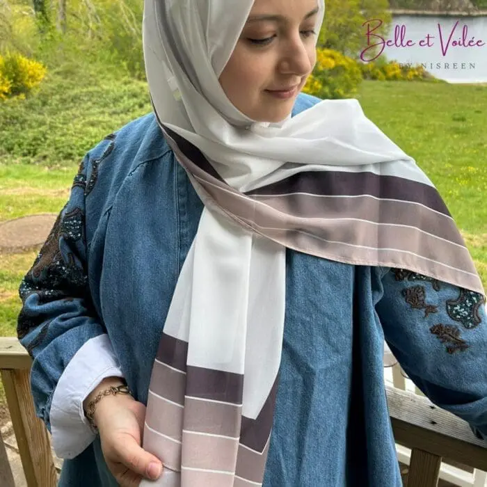 Hijab imprimé en crêpe – Rayures Terre et Lumière | Collection Horizon – Image 2