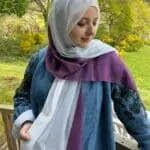 Hijab imprimé en crêpe – Reflets de Neige et de Rose – Image 2