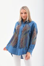 Tunique longue en jean bleu clair brodée – Élégance et confort pour le Printemps-Été – Image 3