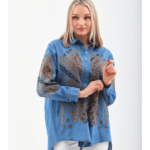 Tunique longue en jean bleu clair brodée – Élégance et confort pour le Printemps-Été – Image 2