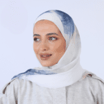 Hijab imprimé en crêpe - Éclats d’Opale (collection Marbre) – Image 3
