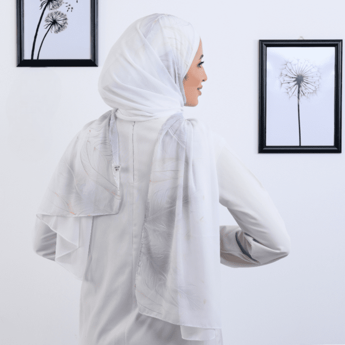 Hijab imprimé en crêpe – Nuage de plumes (Collection Ange) – Image 2