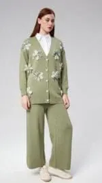 Ensemble Tricot 2 Pièces vert kaki avec Fleurs en 3D - Confort et Élégance – Image 2
