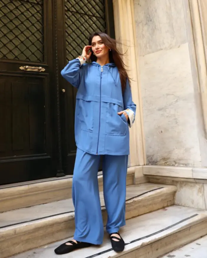 Ensemble 2 pièces en crêpe bleu à capuche – Chic & Léger pour l’Eté – Image 6