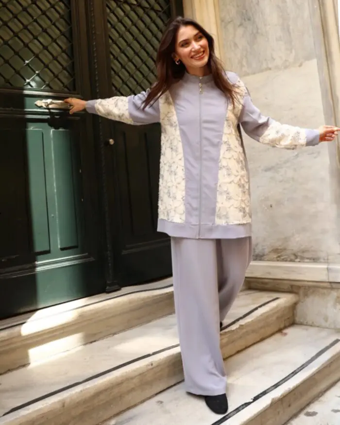 Ensemble 2 pièces en crêpe gris brodé – Chic & léger pour l’Eté – Image 5