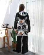 Ensemble 2 pièces en crêpe noir à capuche – Chic & Léger pour l’Eté – Image 3