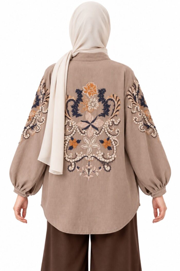 Cardigan long beige foncé brodé – Fleurs – Image 3