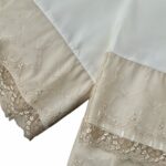 Tenue de prière femme opaque avec dentelle beige doré – Élégance syrienne – Image 2
