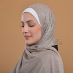 Hijab Pratique effet Cachemire – Gris perle (sélection MouStyles) – Image 2