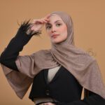 ⁦Hijab Pratique effet Cachemire – Beige sable (sélection MouStyles)⁩ - الصورة ⁦2⁩