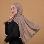حجاب عملي بتأثير الكشمير بيج رملي جاهز للارتداء