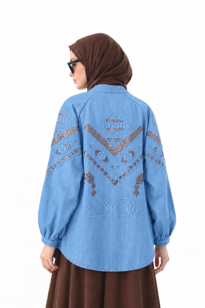 Cardigan long en jean bleu clair brodé – Mosaïque Azur – Image 2