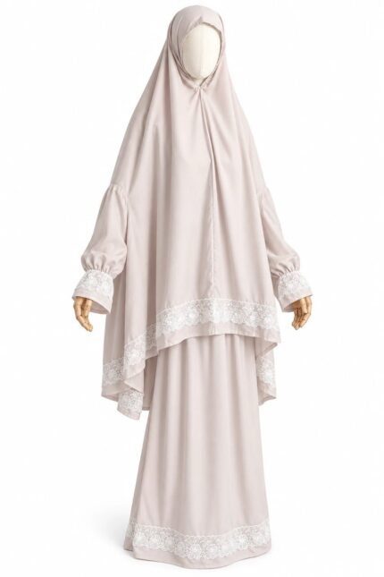 Tenue de prière femme rose poudré avec manches et dentelle blanche, vue de face