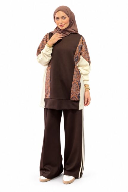 Ensemble tunique et pantalon marron et crème à motifs cachemire, vue de face