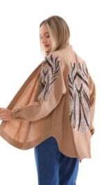 Cardigan long brodé brun-beige – Collection Printemps-Ete