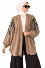 Cardigan long brodé brun-beige – Léger et élégant – Image 3
