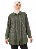 Long khaki green embroidered tunic, front view on a hijabi model, with shirt collar, buttons and sparkling motifs.