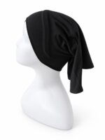 Sous-hijab tube en lycra noir – détails des plis et du tissu à l’arrière
