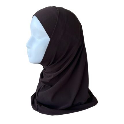 Hijab 2 pièces en lycra marron, élégant et confortable, idéal pour un maintien parfait et une touche raffinée. Vendu par Belle et Voilée. Fabrication syrienne.