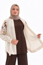 Cardigan long beige clair brodé – Fleurs – Image 3