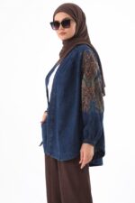 Cardigan long en jean bleu marine brodé – Reflet de Nuit – Image 3