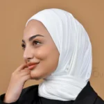 ⁦Hijab Pratique effet lacoste – Blanc cassé (sélection MouStyles)⁩ - الصورة ⁦2⁩
