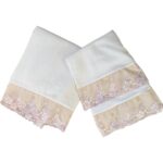 Tenue de prière femme blanc cassé avec dentelle florale lilas et beige