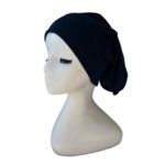 Sous-hijab tube large en coton bleu marine porté sur mannequin