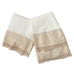 tenue de prière femme opaque blanc cassé avec dentelle beige doré - modèle traditionnel syrien