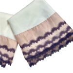 Tenue de prière femme opaque avec dentelle violette foncée  – Élégance syrienne – Image 2