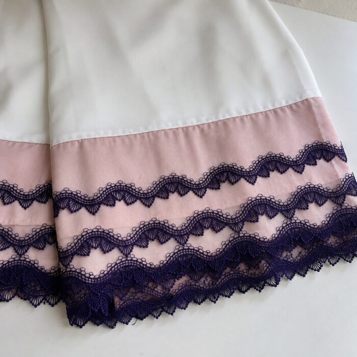 Tenue de prière femme opaque avec dentelle violette foncée  – Élégance syrienne – Image 3