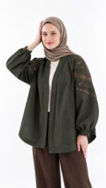 Cardigan long en denim vert olive brodé – vue de face