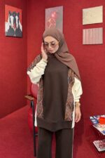 Ensemble tunique et pantalon à motifs cachemire – Marron et crème – Image 2